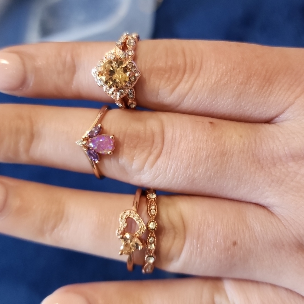 Rose gold coloured costume rings - Picture 2 of 4
